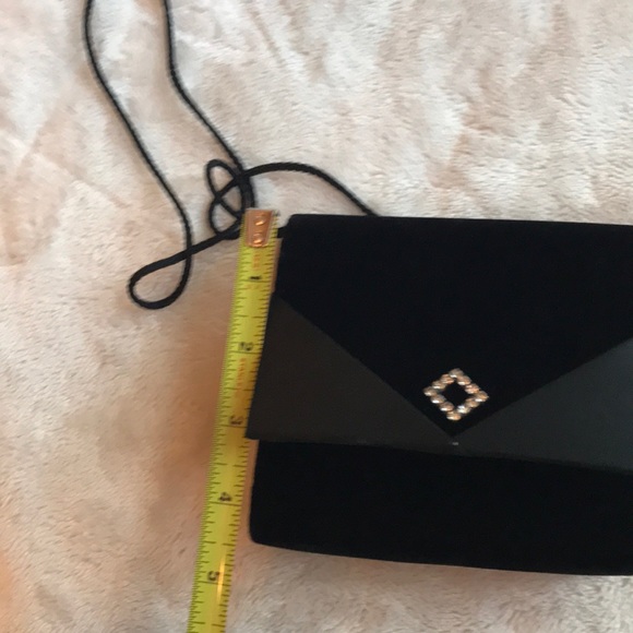 Black velvet evening bag, free with purchase - Picture 7 of 8